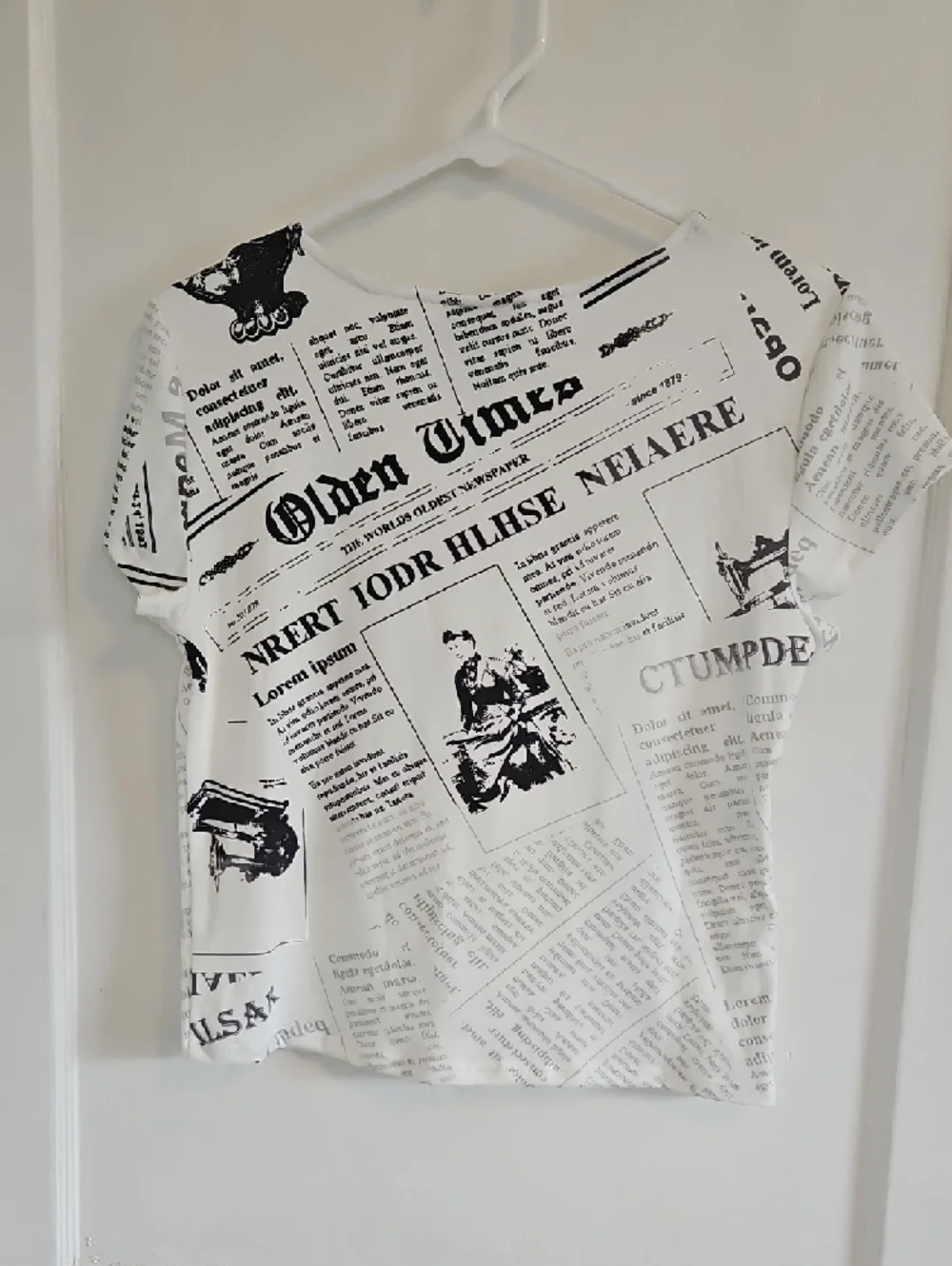 Just Polly White Newspaper Lorem Ipsum Print Short Sleeve Top - Picture 3 of 3